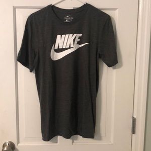 NIKE CHARCOAL GRAY BOYS TEE
